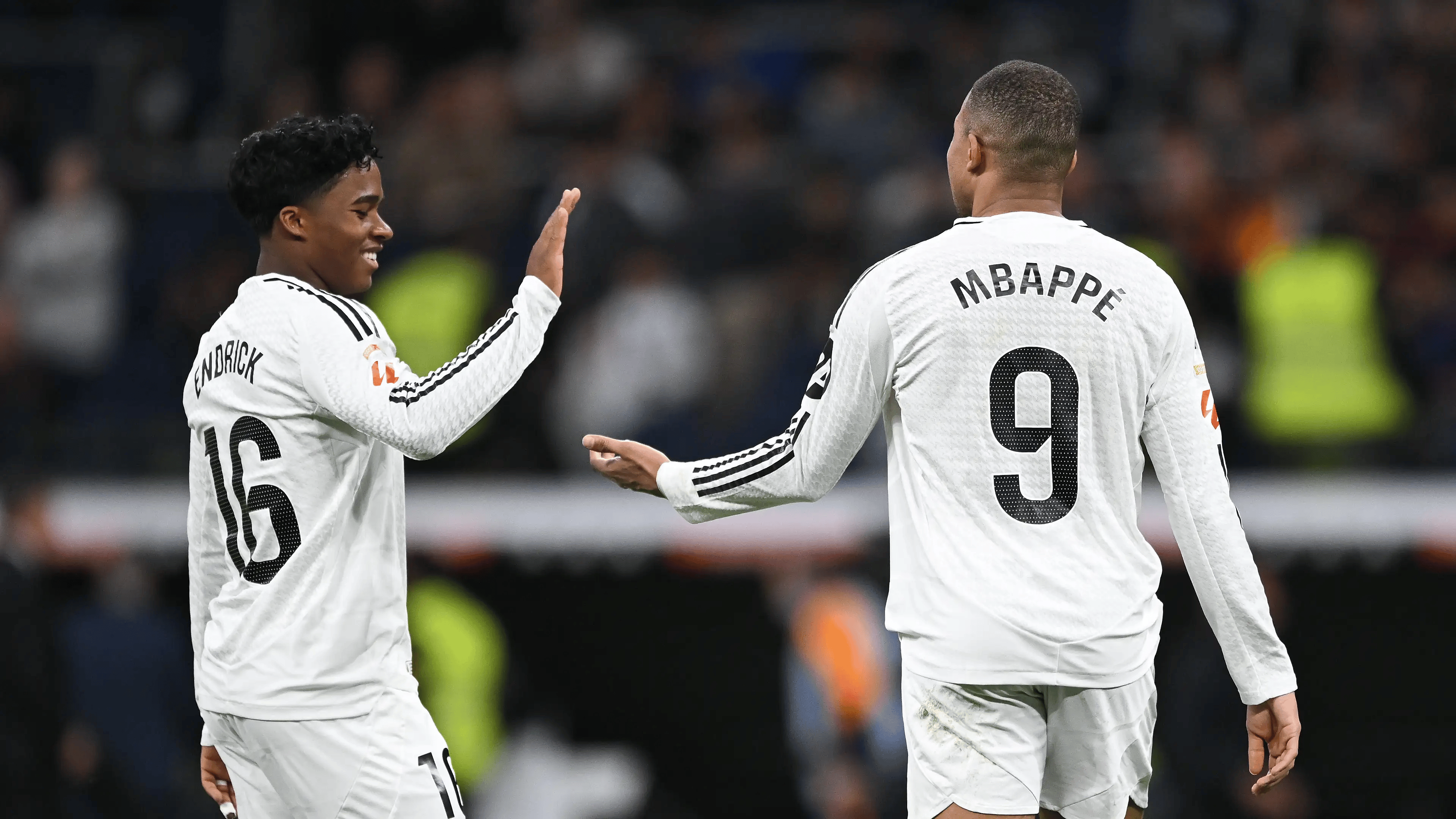 包含NBA常规赛关键时刻走向成谜詹姆斯在日本队比赛中惊险取胜，姆巴佩在日本队比赛中夺冠瞬间刷屏的词条